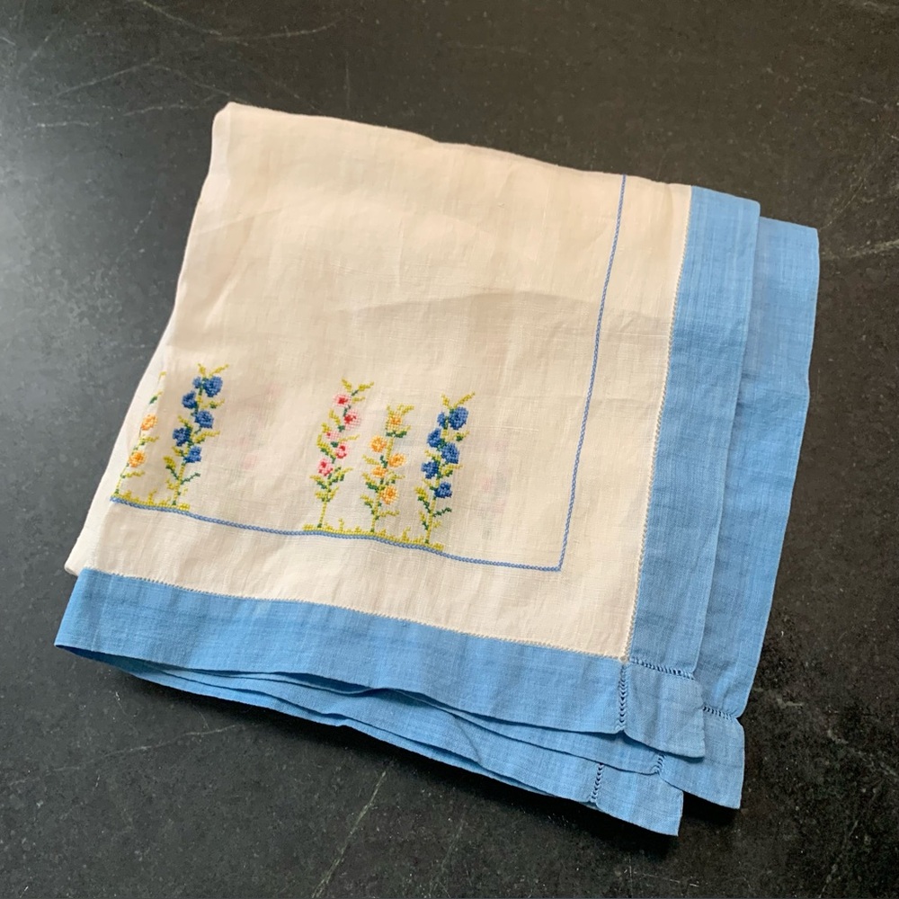 VINTAGE  EMBROIDERED | Table Runner | Approx 34” x 16”